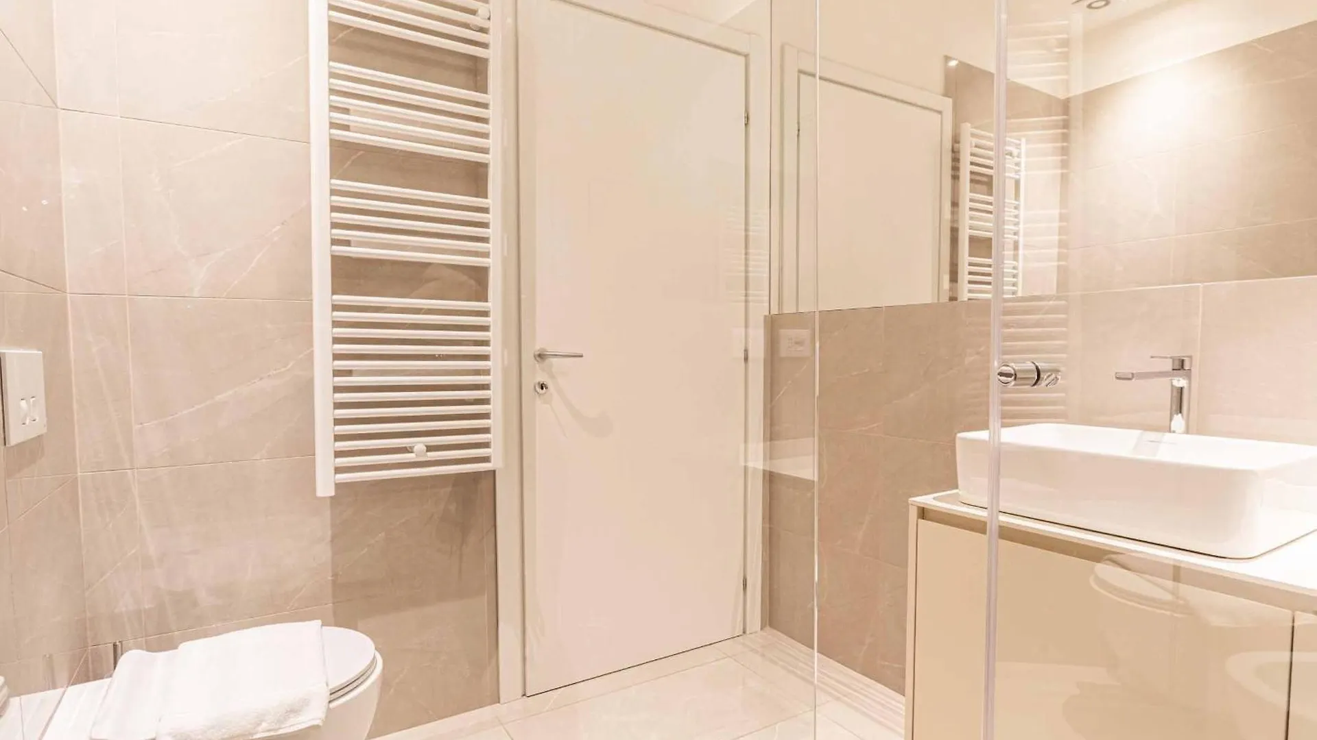 Cute And Central Duomo Apartment - Red Μιλάνο 0*,