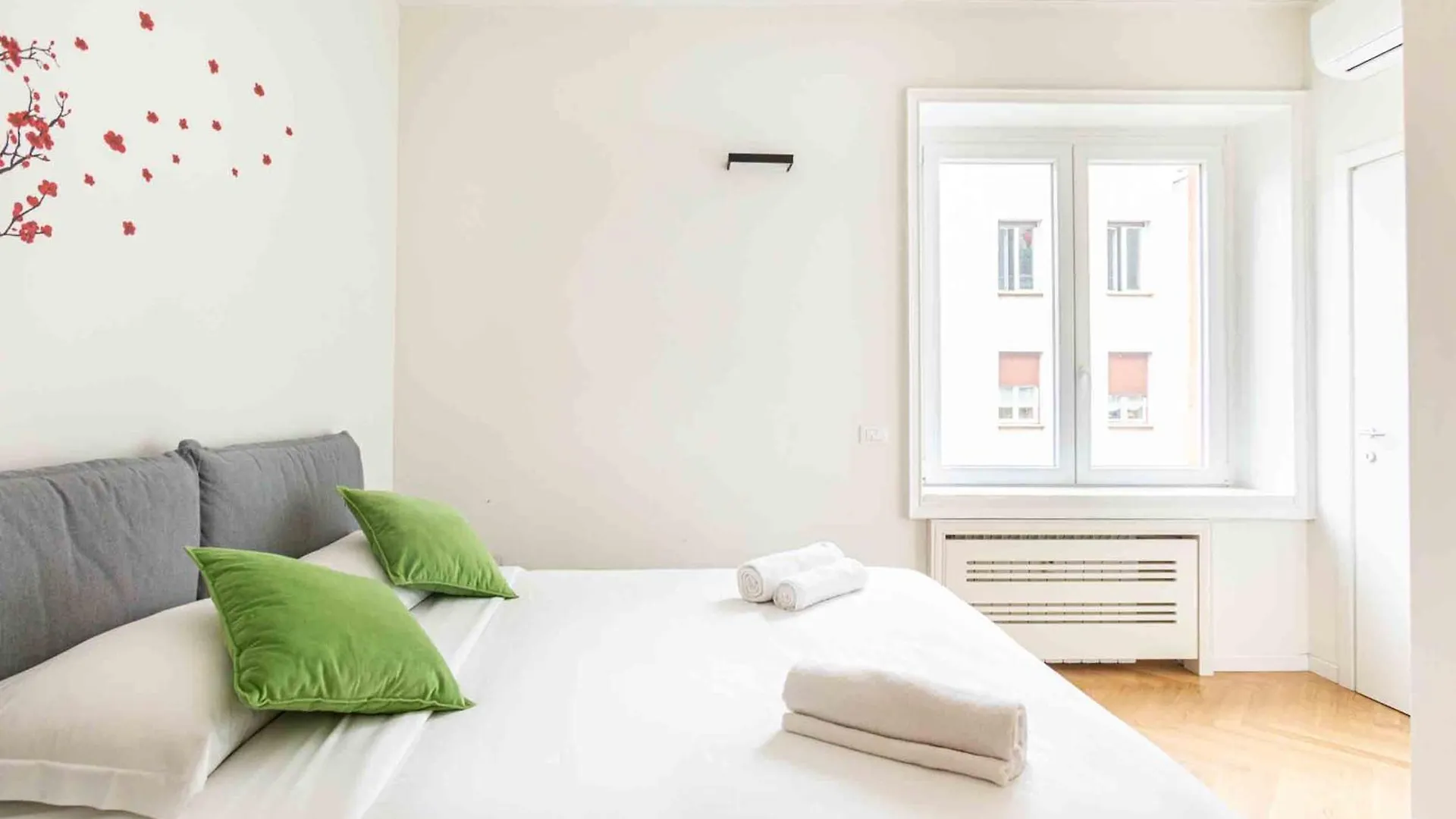 Cute And Central Duomo Apartment - Red Milan Italy
